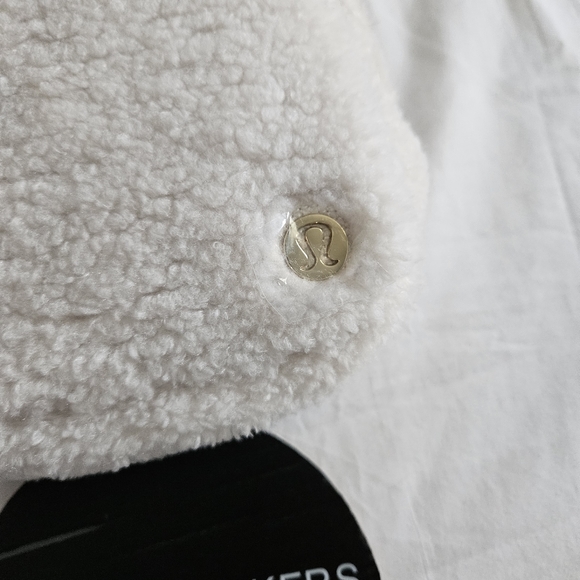 🆕NWT Lululemon Everywhere Belt Bag Large 2L Fleece White/Gold Hardware WHTO - Picture 4 of 5